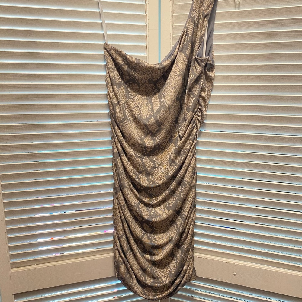 Short dress size L